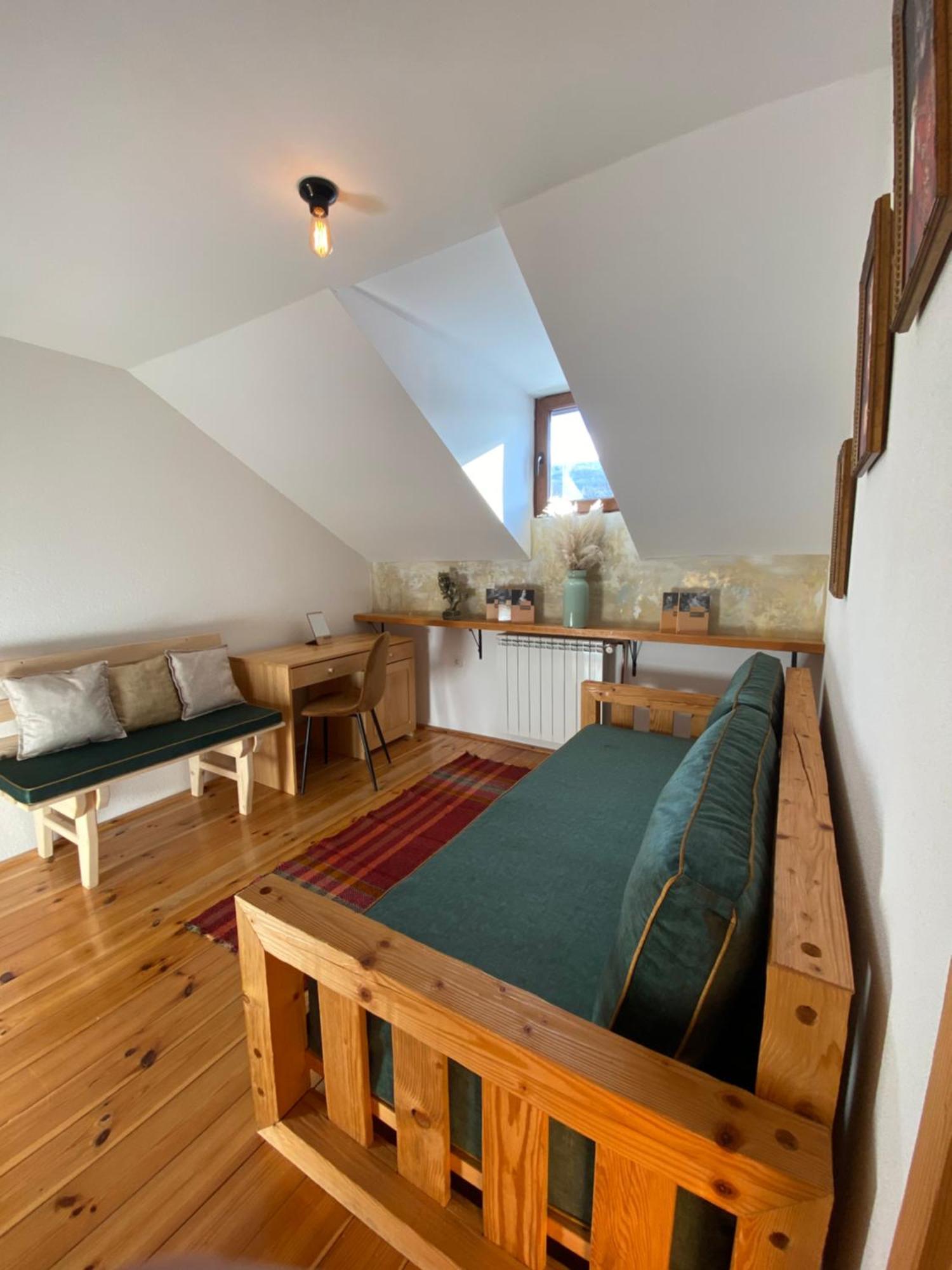Pubhouse & Rooms Pahulja Kolašin Eksteriør bilde