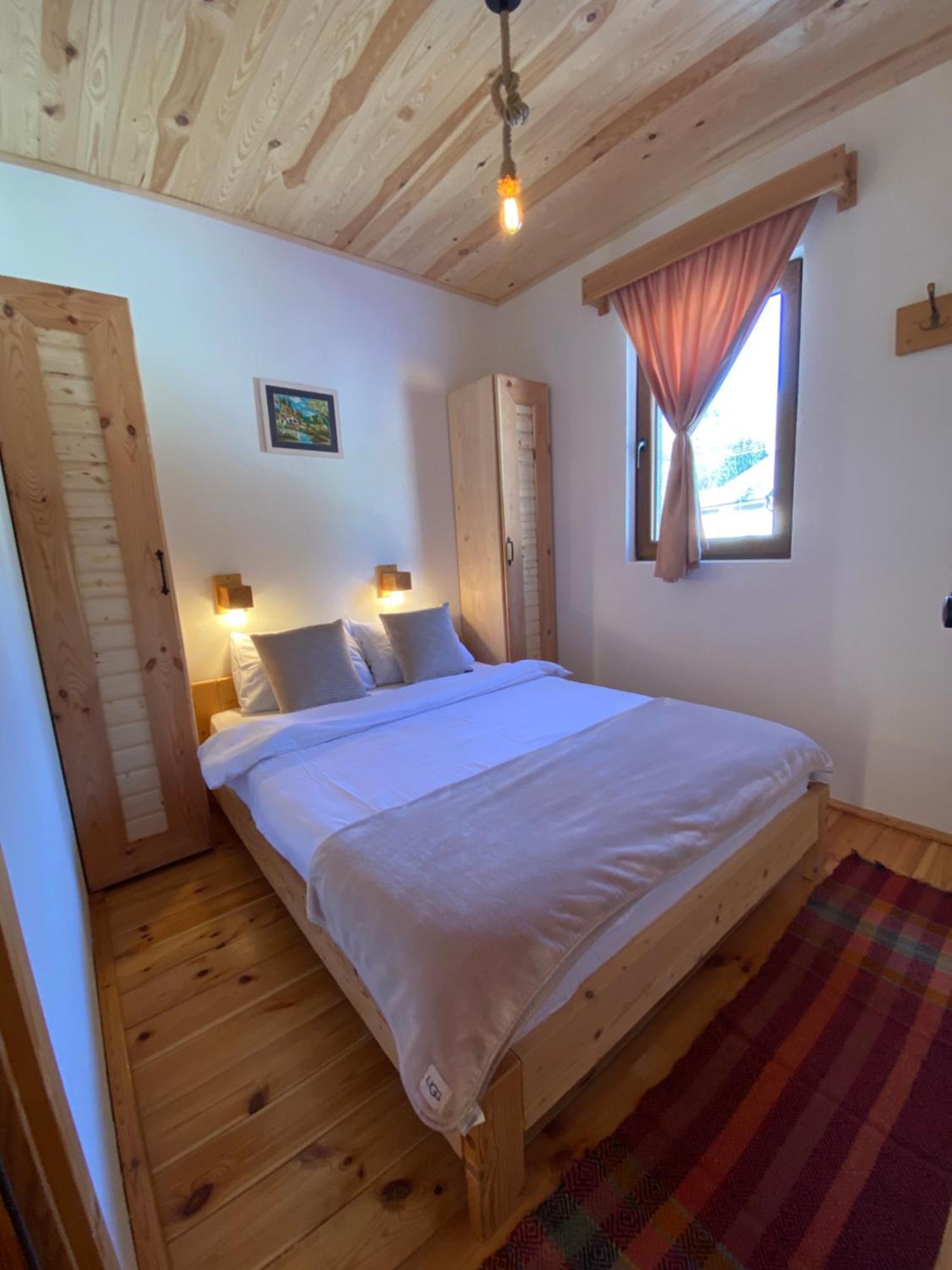 Pubhouse & Rooms Pahulja Kolašin Eksteriør bilde