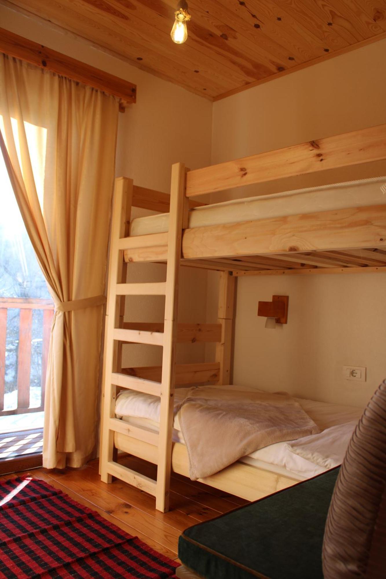 Pubhouse & Rooms Pahulja Kolašin Eksteriør bilde
