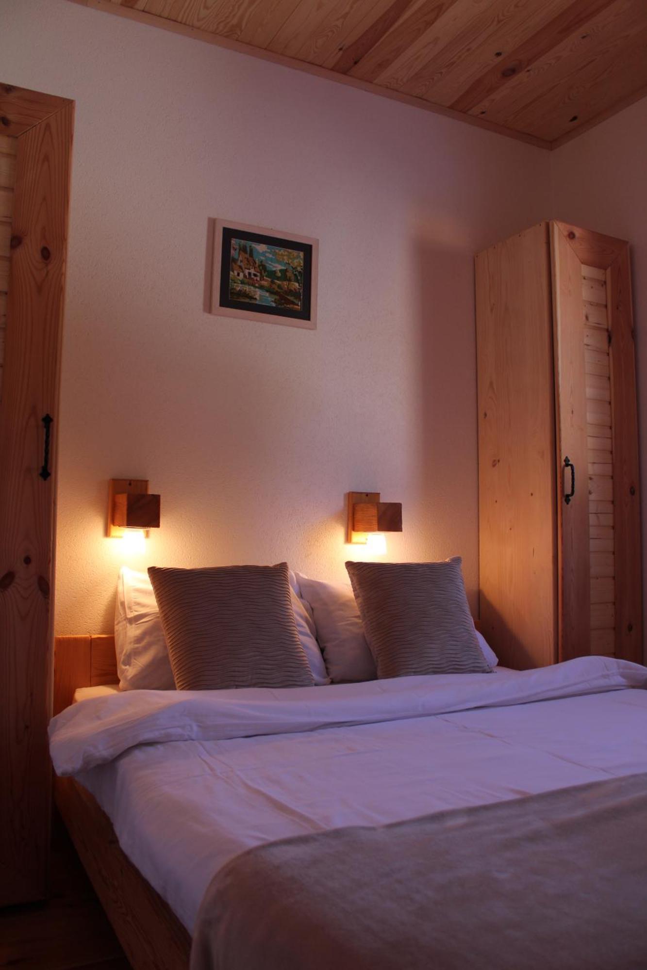 Pubhouse & Rooms Pahulja Kolašin Eksteriør bilde