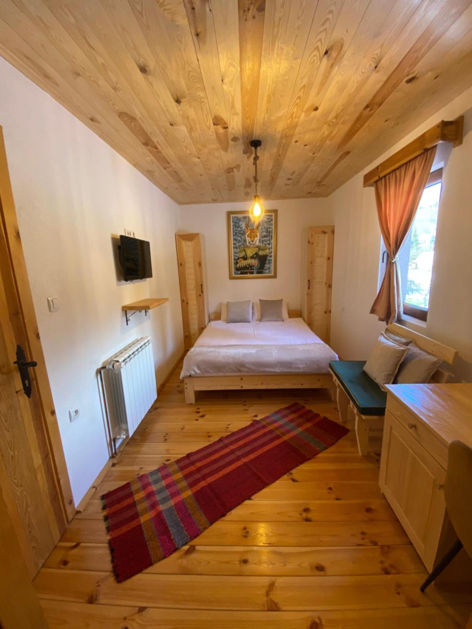 Pubhouse & Rooms Pahulja Kolašin Eksteriør bilde