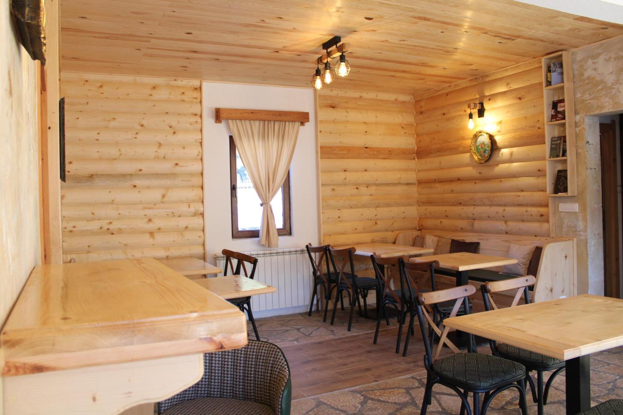 Pubhouse & Rooms Pahulja Kolašin Eksteriør bilde