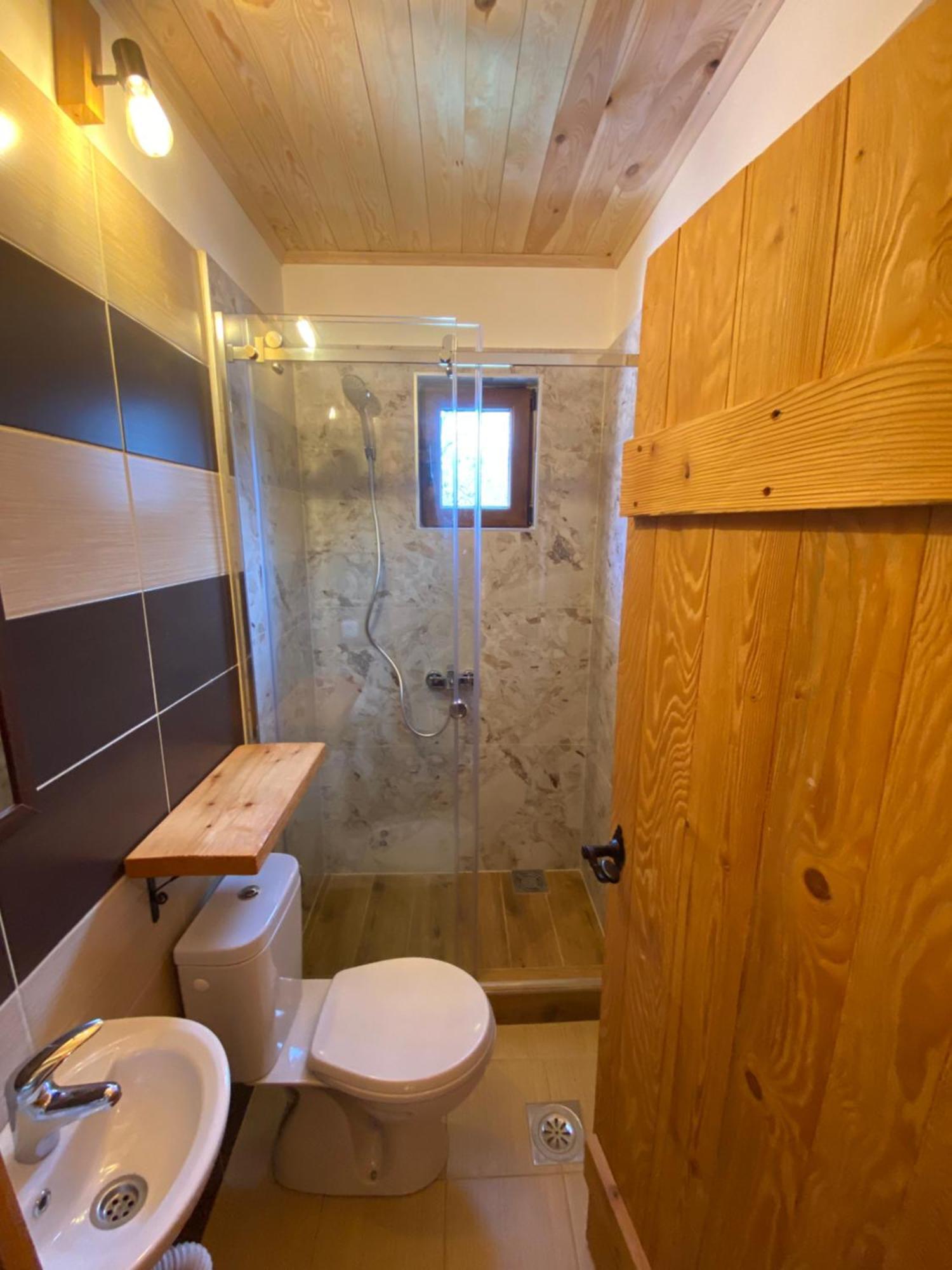 Pubhouse & Rooms Pahulja Kolašin Eksteriør bilde