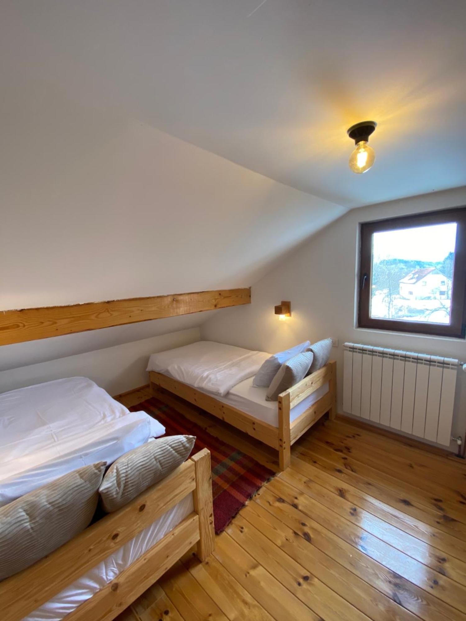 Pubhouse & Rooms Pahulja Kolašin Eksteriør bilde