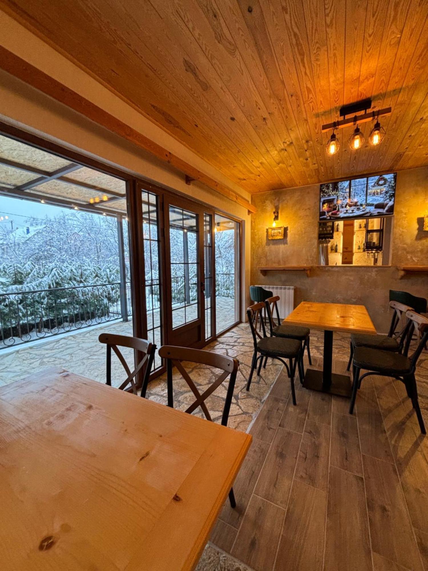 Pubhouse & Rooms Pahulja Kolašin Eksteriør bilde